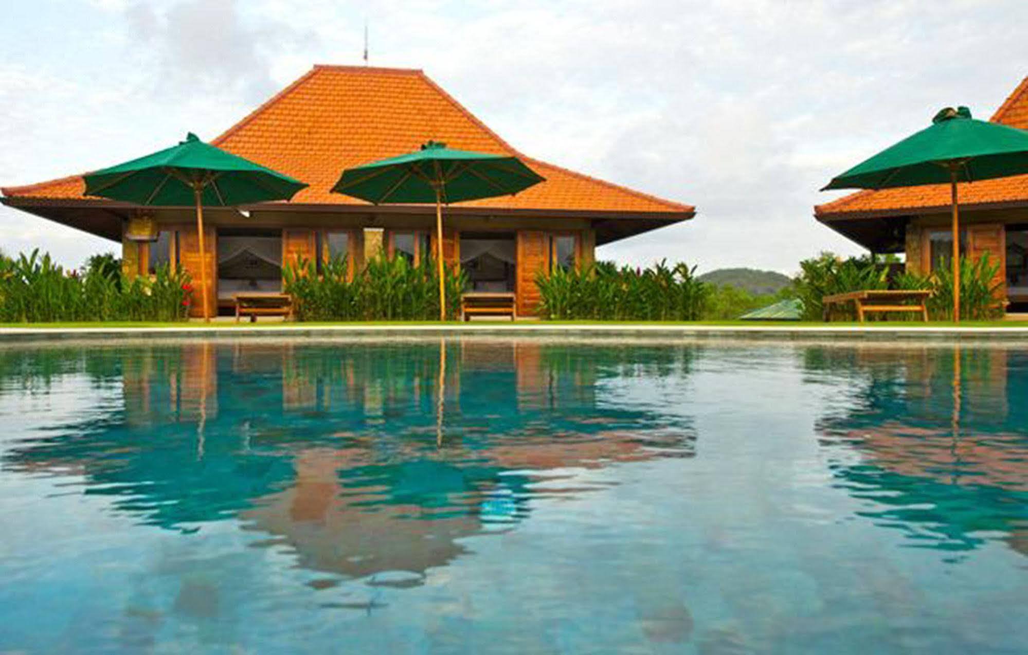 Three Monkeys Villas Pecatu  Exterior photo